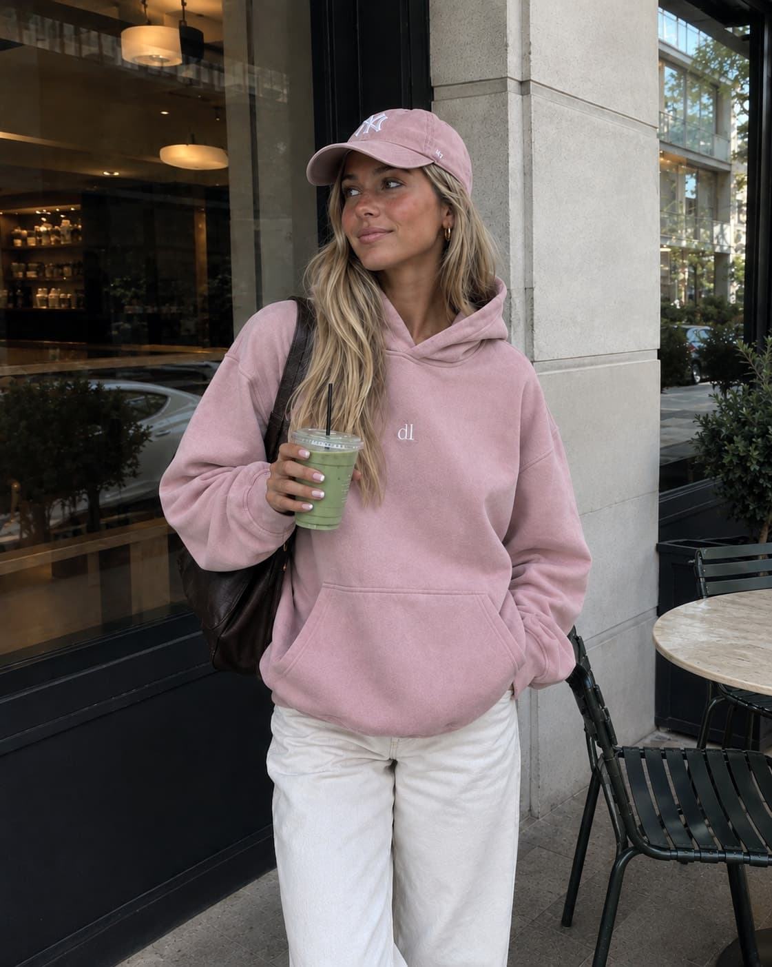 Rosa — en la terraza